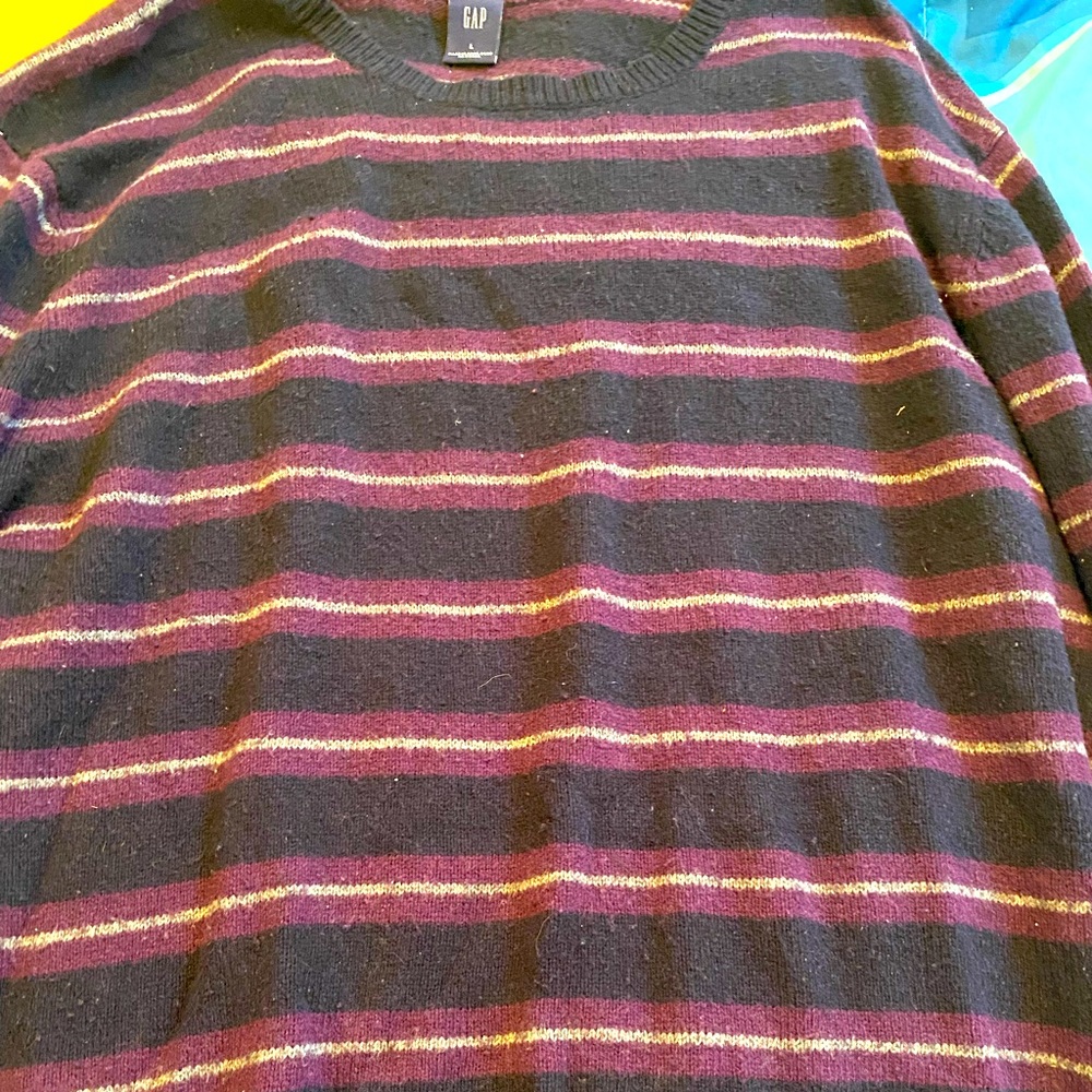 Gap sweater